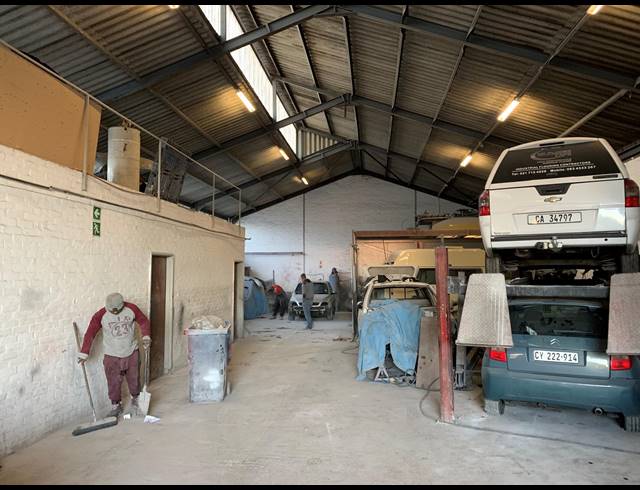 370M² FACTORY TO LET IN PAROW EAST